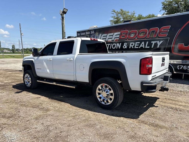 2015-gmc-sierra-2500-image-2