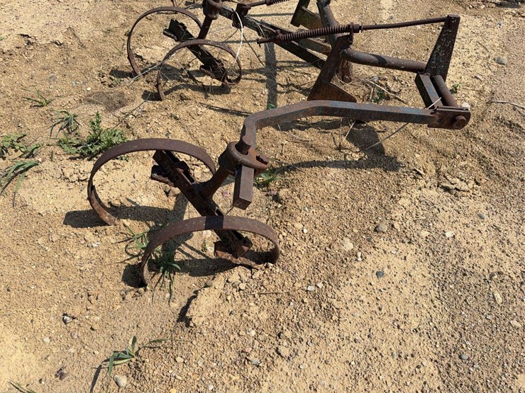 international-harvester-461-fast-hitch-cultivator-image-3
