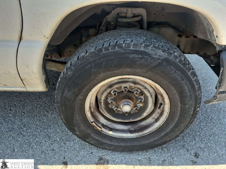 2014-ford-cargo-image-28