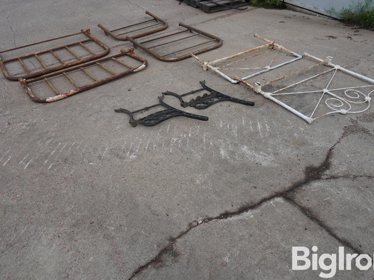 bench-brackets-&-headboards-image-7
