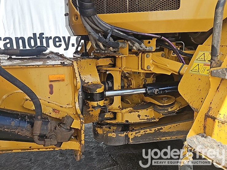 2021-caterpillar-730-image-16