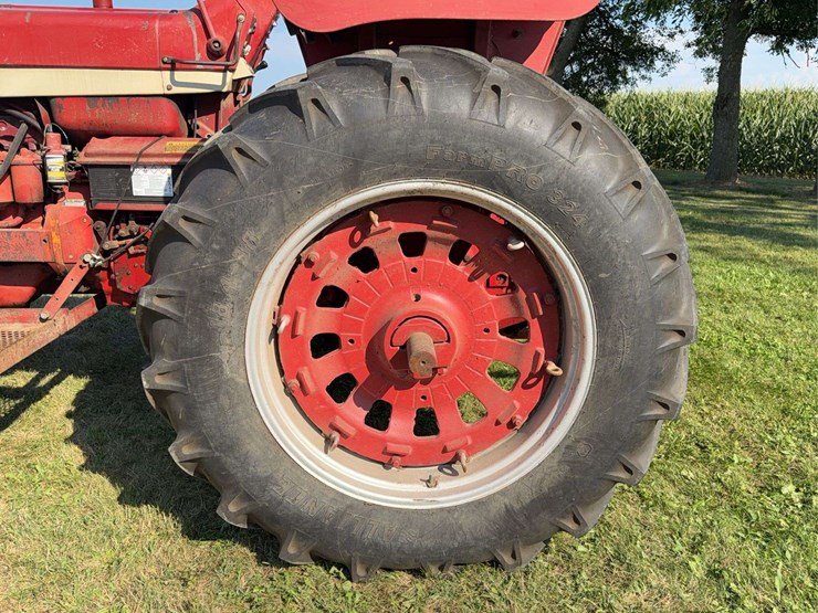 farmall-806-diesel-image-41
