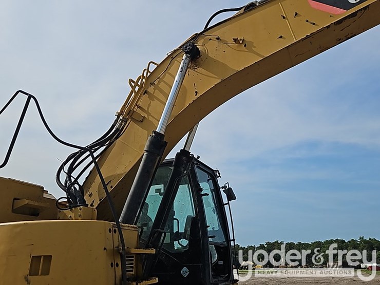 2013-caterpillar-328d-lcr-image-15