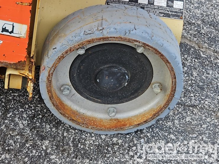 2017-jlg-1230es-image-11