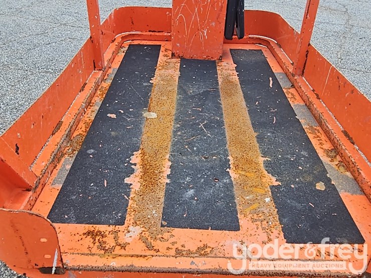 2017-jlg-1230es-image-15