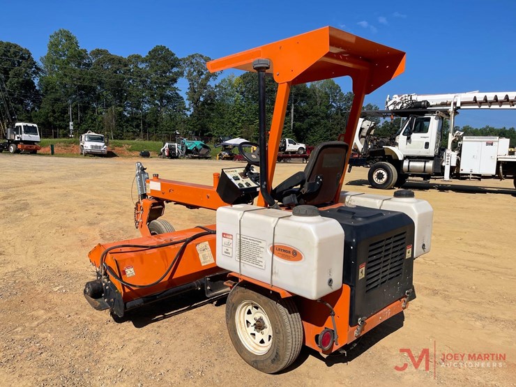 laymor-sm300-towable-sweeper-image-5