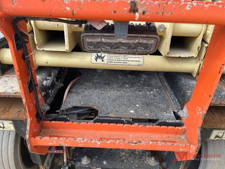 2017-jlg-1932r-image-17