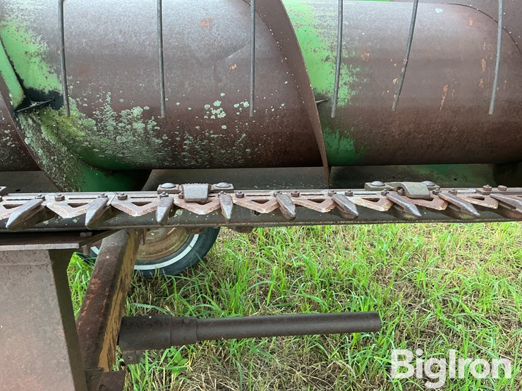 john-deere-220-image-18
