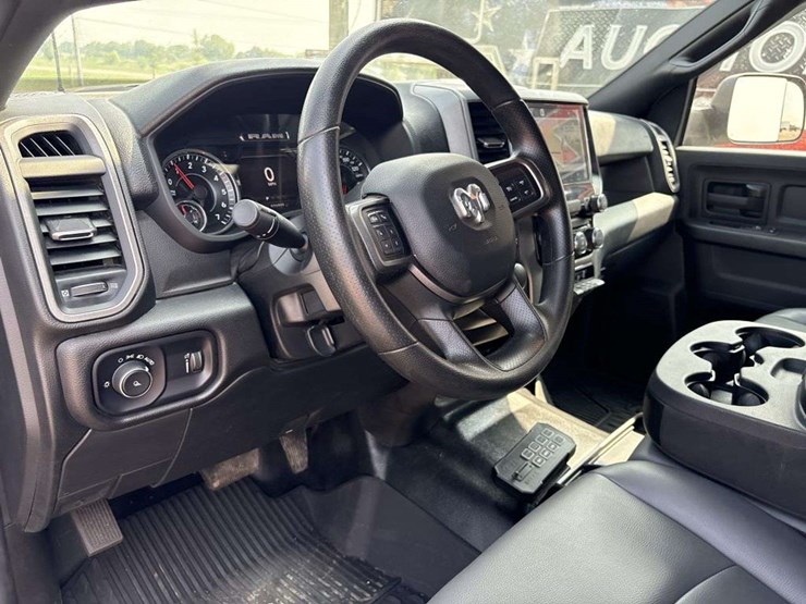 2022-dodge-3500-image-23