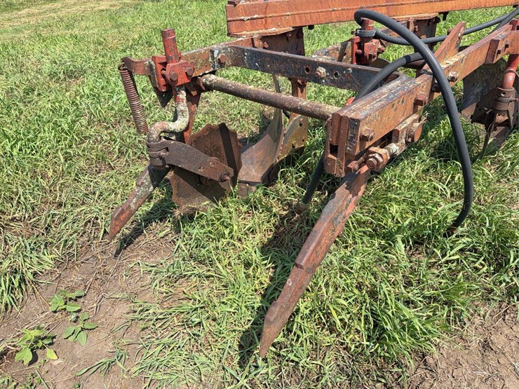 mccormick-deering-412-four-bottom-14”-fast-hitch-mold-board-plow-image-5
