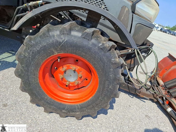 2011-kubota-l5240hstc-image-19