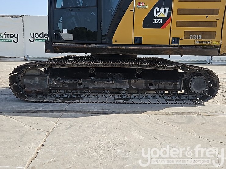 2019-caterpillar-323-image-21