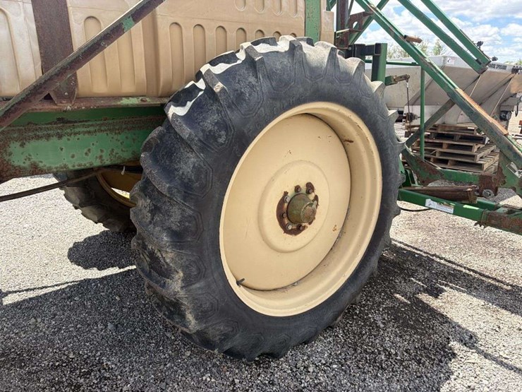 900-gallon-great-plains-sprayer-image-7