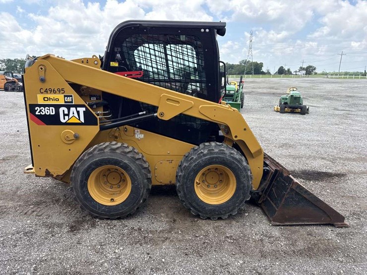caterpillar-236d-image-5