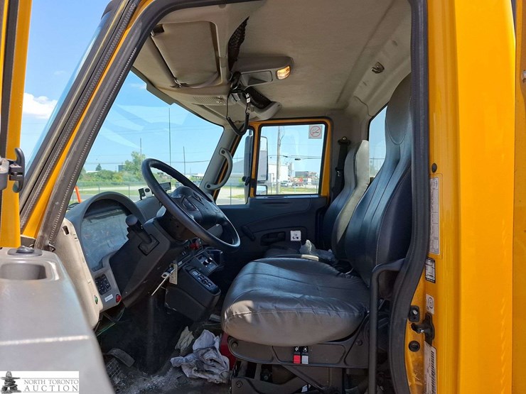 2011-international-durastar-4300-image-11