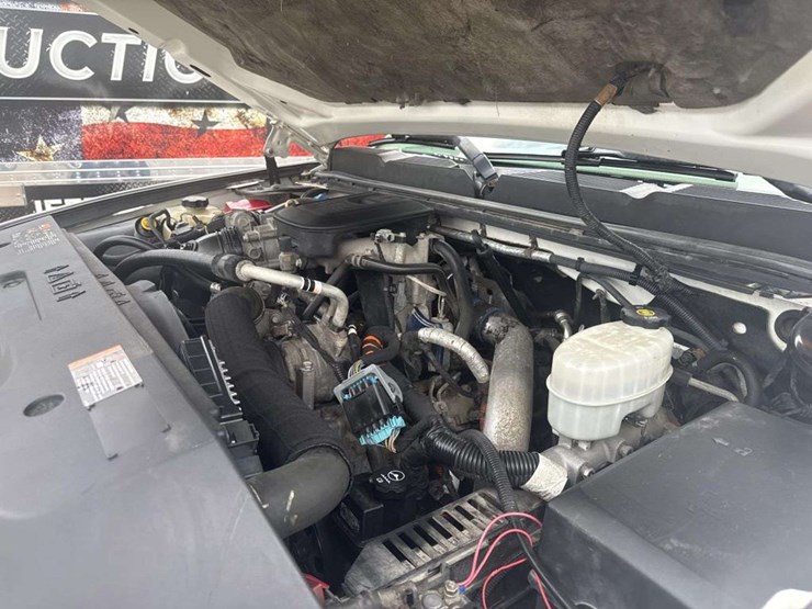 2013-chevrolet-2500-image-22
