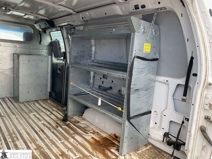2010-ford-cargo-image-24
