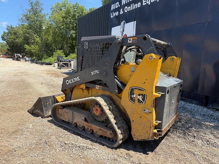 2021-deere-317g-image-2