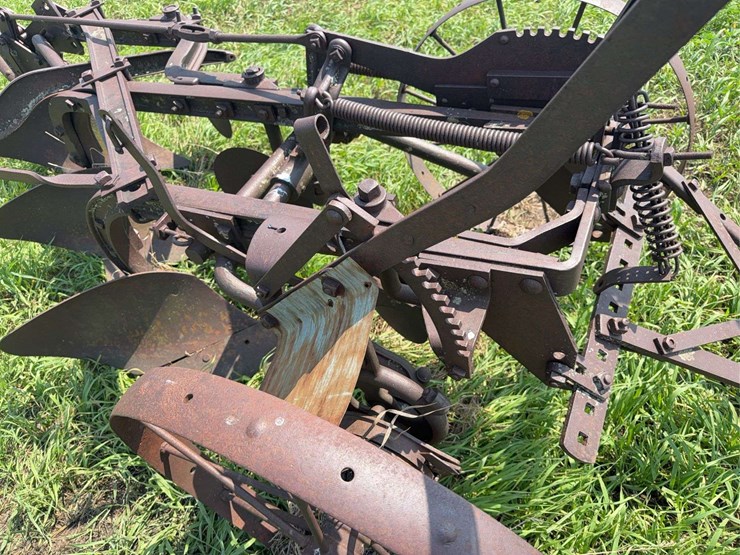 avery-three-bottom-14”-pull-type-moldboard-plow-image-8