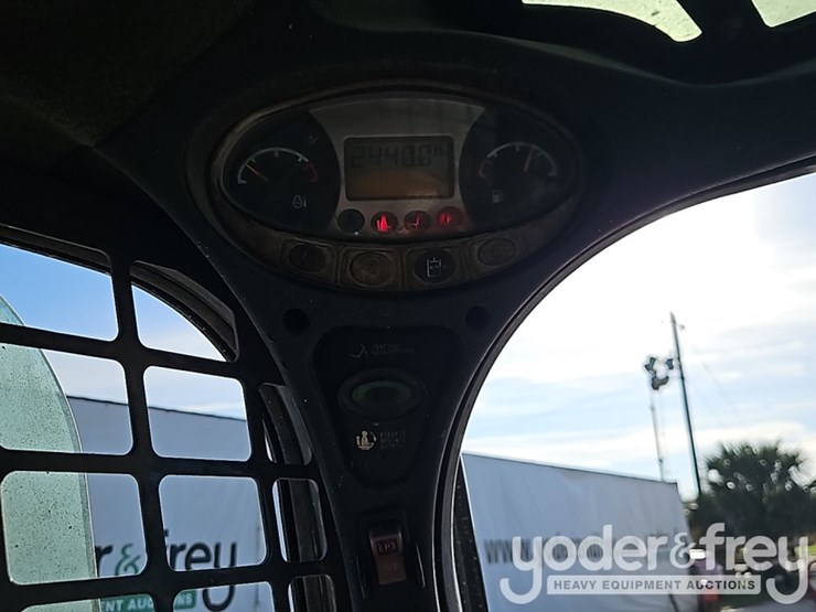 2017-bobcat-t595-image-32
