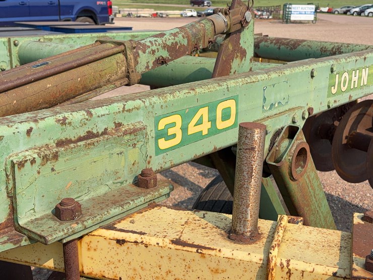 john-deere-340-image-14