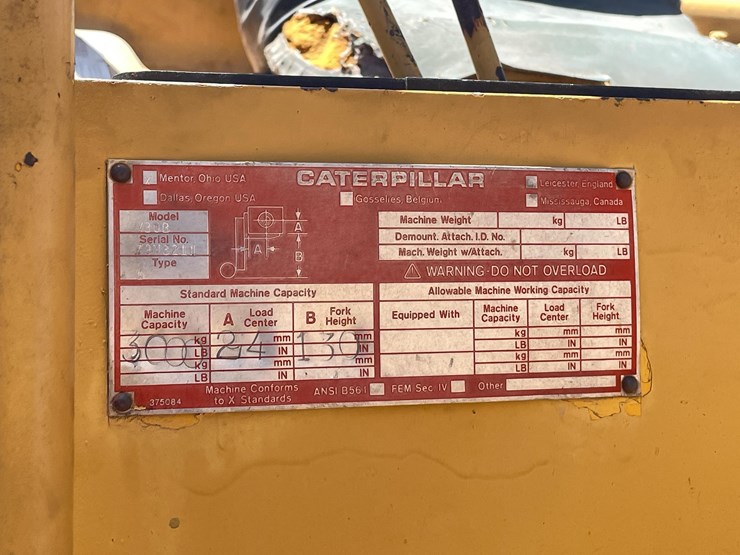 #2001-•-v30b-forklift-image-13