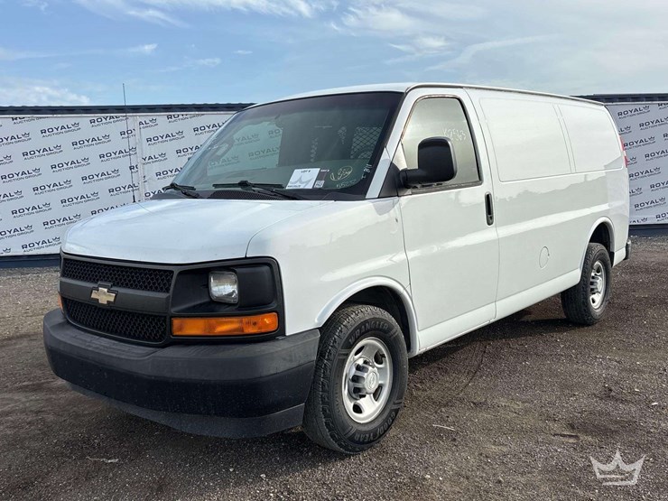 2017-chevrolet-express-2500-image-1