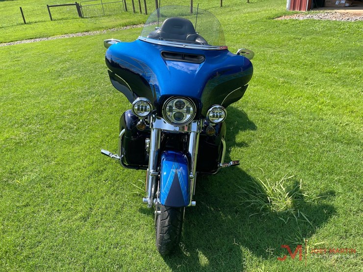 2014-harley-davidson-cvo-limited-mt.-rushmore-project-image-8