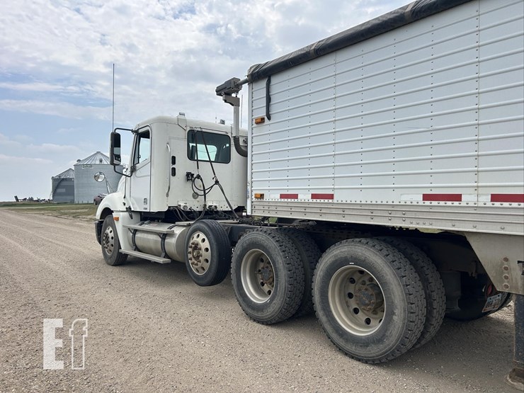 2005-freightliner-columbia-120-image-60