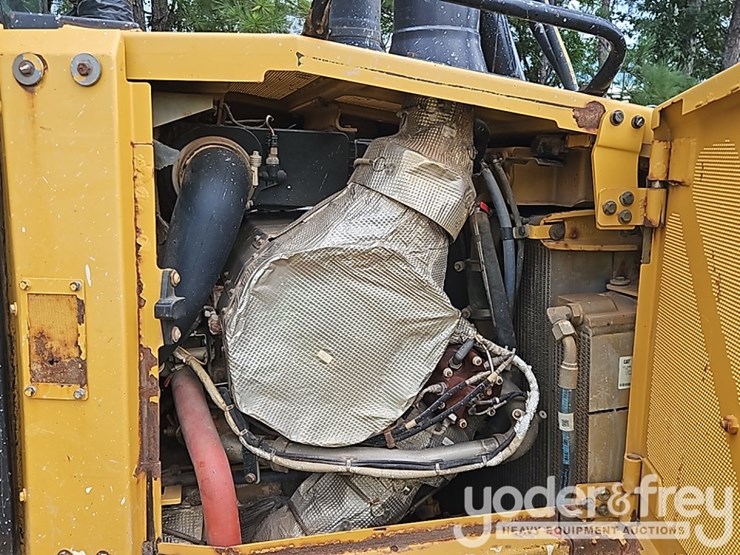 2014-caterpillar-d6t-image-22