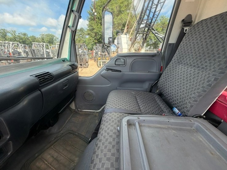 2007-isuzu-npr-image-52