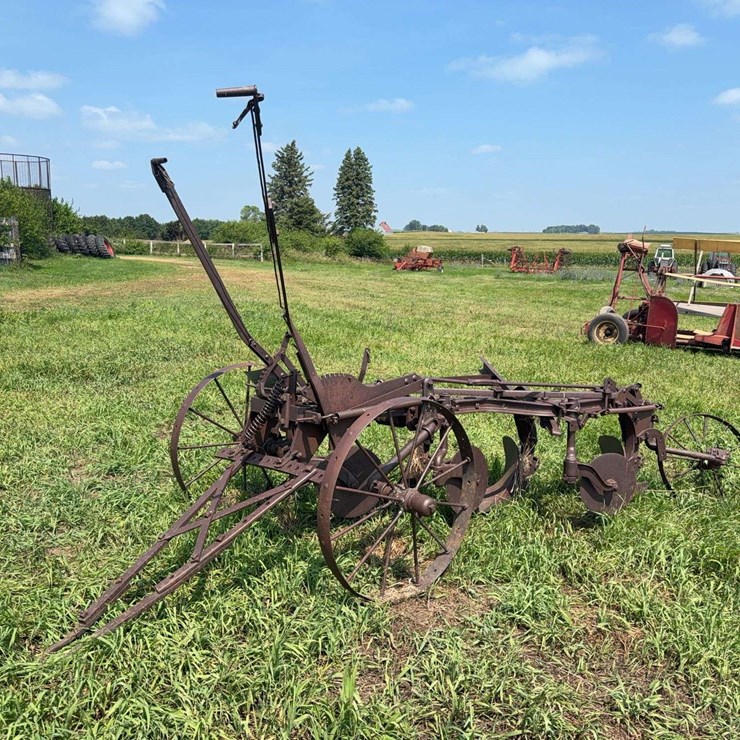 Avery Three Bottom 14” Pull Type Moldboard Plow