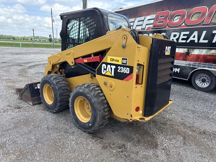 caterpillar-236d-image-3