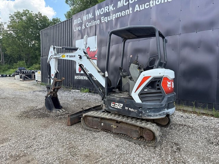 2017-bobcat-e32i-image-2