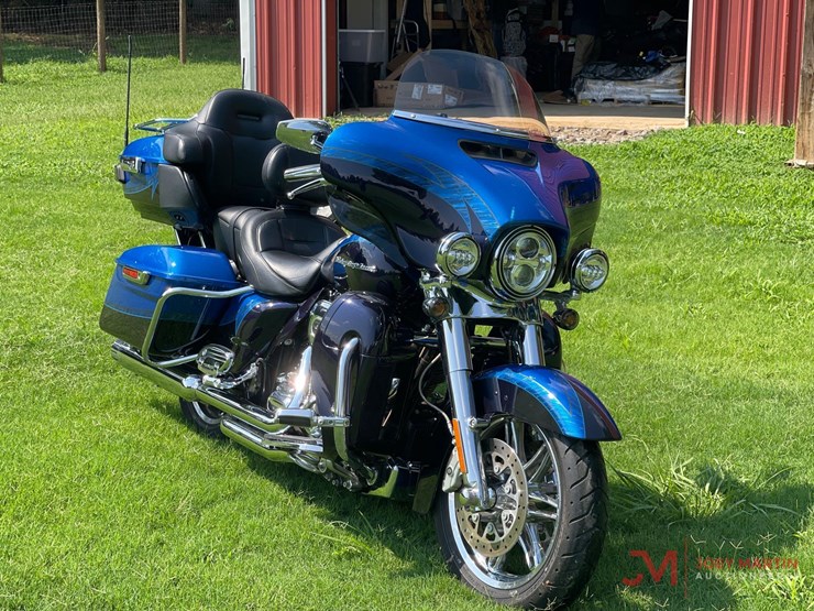 2014-harley-davidson-cvo-limited-mt.-rushmore-project-image-1