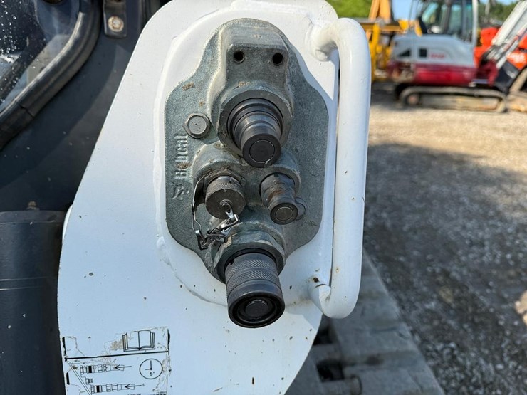 2020-bobcat-t740-image-11