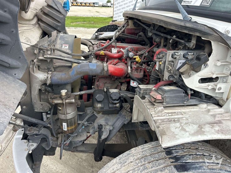 2019-freightliner-m2-106-image-33