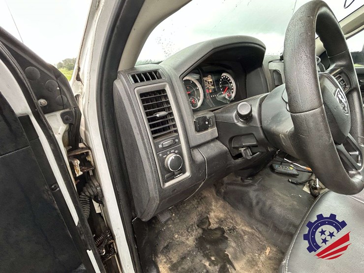 2016-ram-5500-bucket-truck-image-28