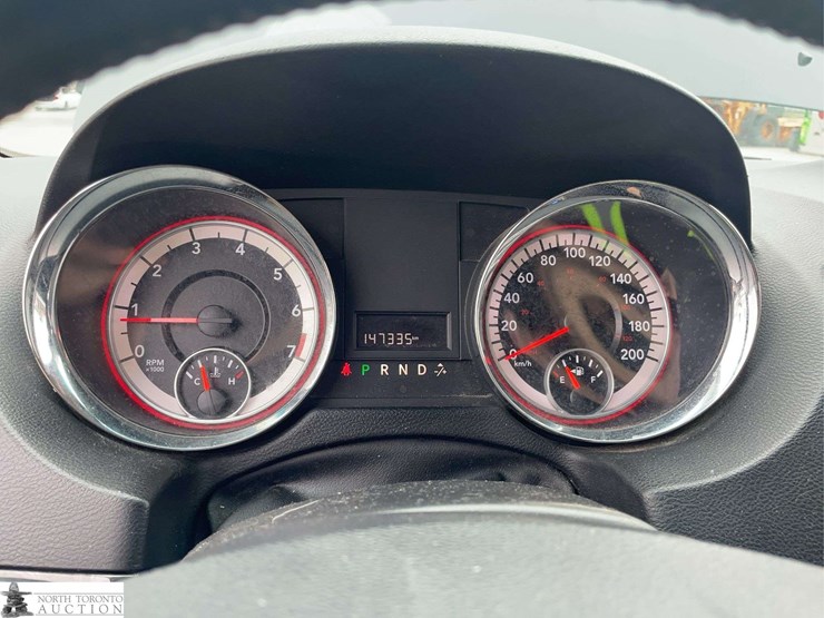 2014-dodge-grand-caravan-sxt-image-12