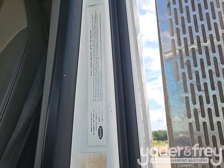 2018-peterbilt-567-image-41