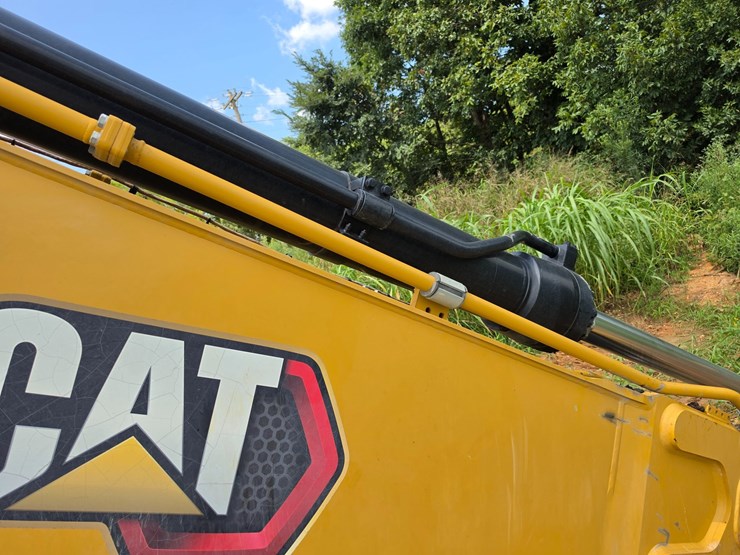 2023-caterpillar-374-image-100