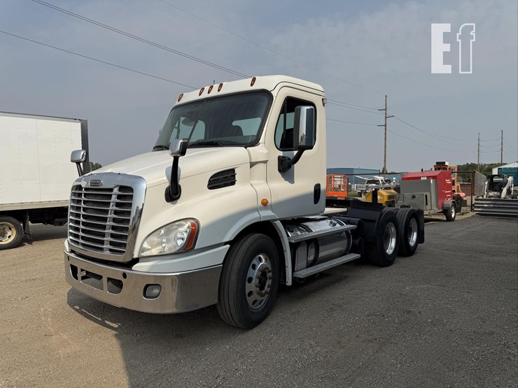 2013-freightliner-cascadia-113-image-1