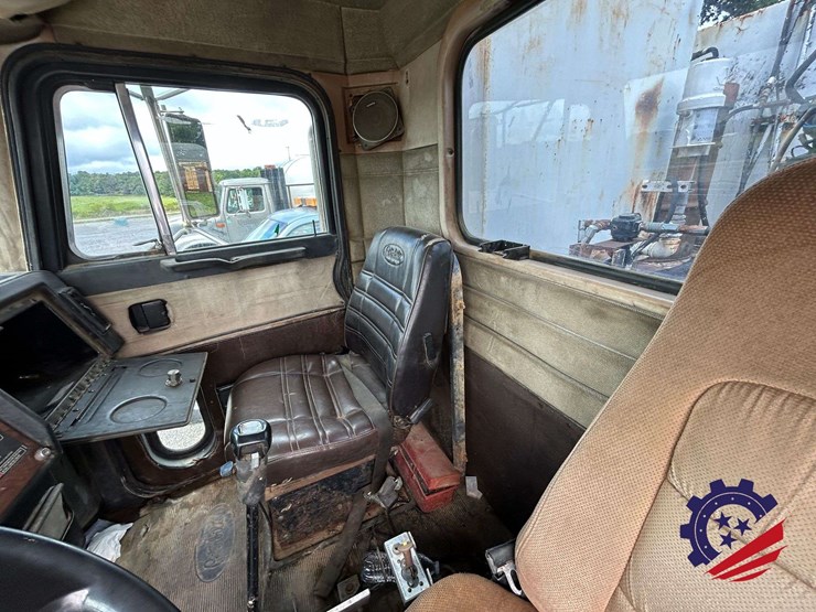 1987-peterbilt-379-image-64