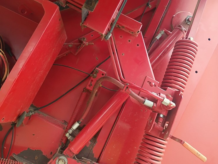 new-holland-br7070-image-25