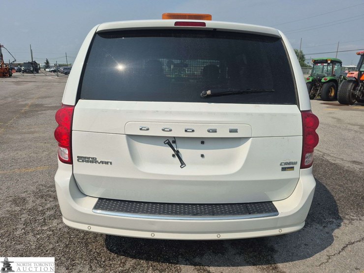 2017-dodge-grand-caravan-crew-image-6