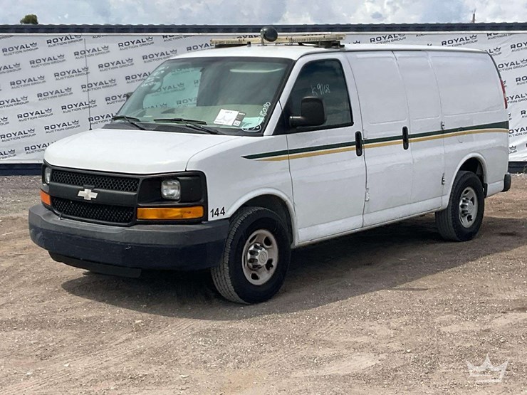 2014-chevrolet-express-2500-image-1