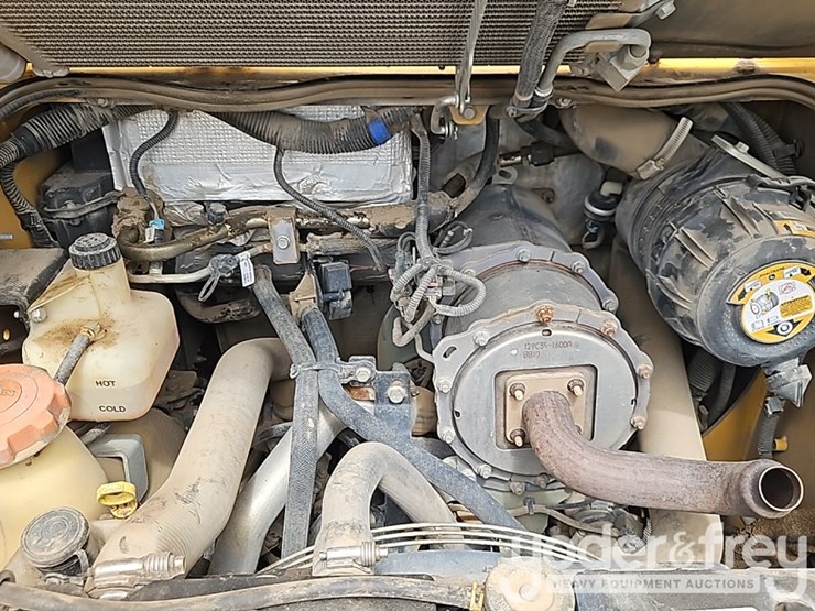 2022-deere-317g-image-25