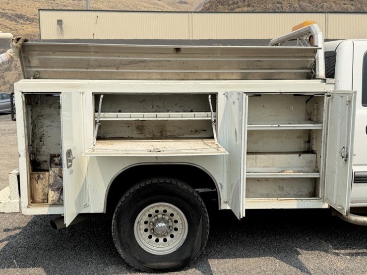 2002-chevrolet-silverado-2500hd-image-21