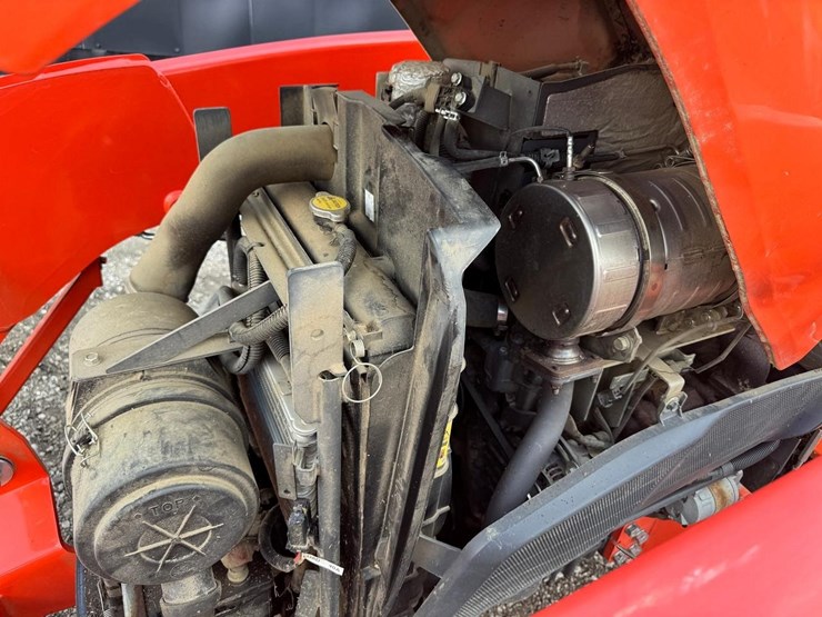 2019-kubota-l4701-image-13