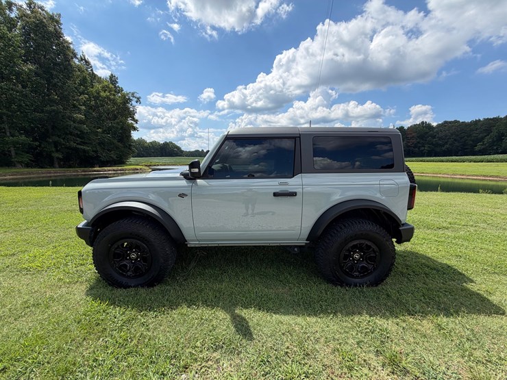 2022-ford-bronco-image-1